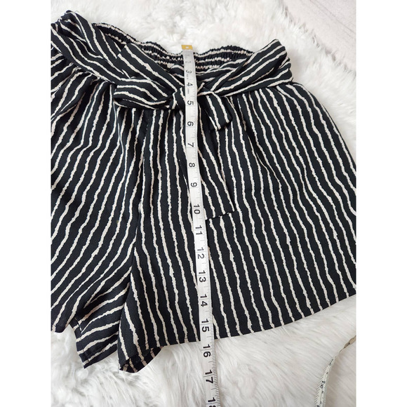 Silence + Noise Womens Paperbag Shorts Striped Elastic Waist Flowy Black White M - Picture 6 of 7